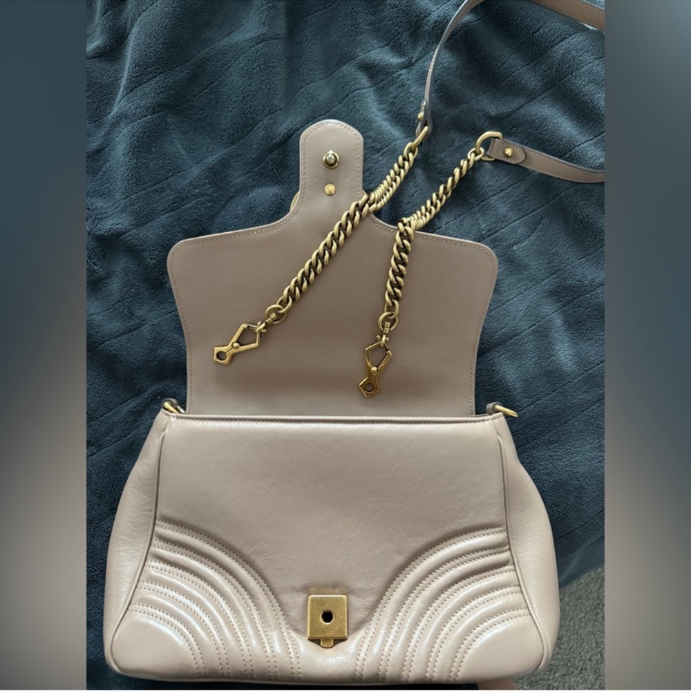 Gucci
GG Marmont Top Handle Flap Bag Matelasse
Leather - Picture 8 of 10